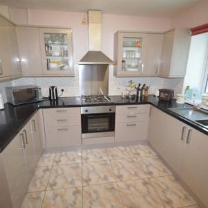 4 bedroom house to rent - Photo 2