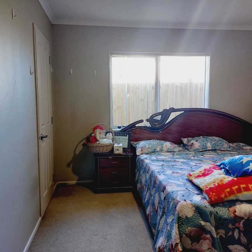 Spacious 3-Bedroom Home with Double Garage – Shirley Road - Photo 1