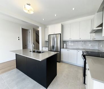 Minesing: Brand New 4 Bed + Den, 2.5 Bath Upper Unit, Sweet Cicely St. - Photo 4