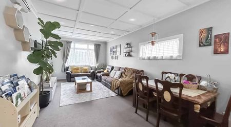 WHANGANUI EAST - 4 BEDROOMS - Photo 5