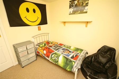 3 bedroom semi-detached house to rent - Photo 5