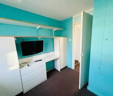 3 bedroom end of terrace house to rent - Photo 3