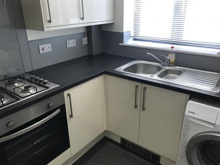 2 bedroom end of terrace house to rent - Photo 2