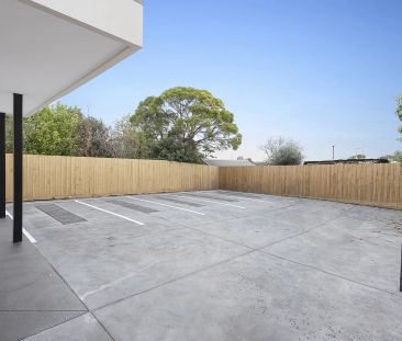 Ultra-modern home close to everything! - Photo 6