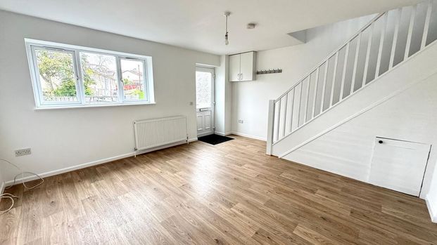 3 bedroom end of terrace house to rent - Photo 1