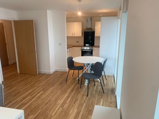 2 Bed Flat, Michigan Avenue, M50 - Photo 1