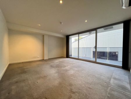 Spacious and Modern Apartment in Perfect Location! - Photo 2