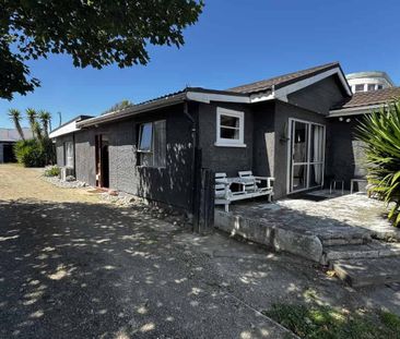 Spacious 3-Bedroom Bungalow Apartment in New Brighton. - Photo 1
