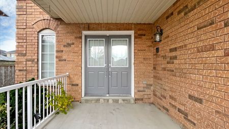 For Lease - 10 Pears Court Unit# Main and 2nd Floor, Clarington, Ontario - Photo 5