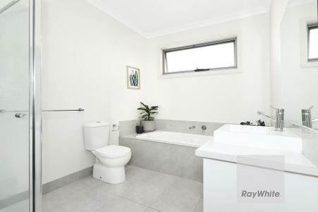 Spacious 2 Bedroom Townhouse! - Photo 5