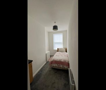 Room in a Shared House, Borough Road, CH42 - Photo 3