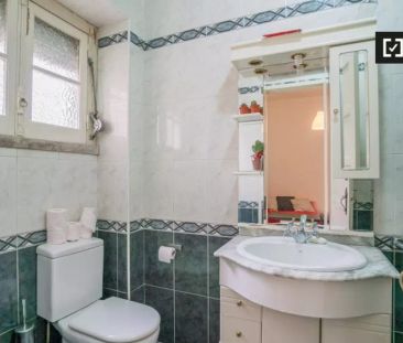 Room in a shared 7-bedroom apartment for rent in Lisbon, bills included. - Foto 3