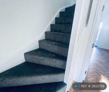 3 bedroom end of terrace house to rent - Photo 3