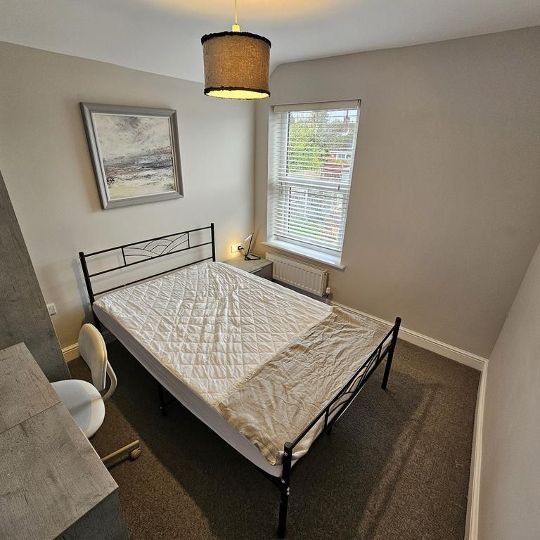 1 bedroom in a house share to rent - Photo 1