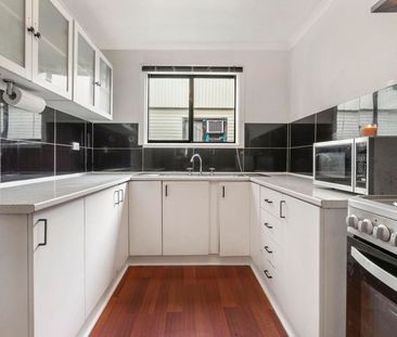 Charming Cottage! - Photo 3