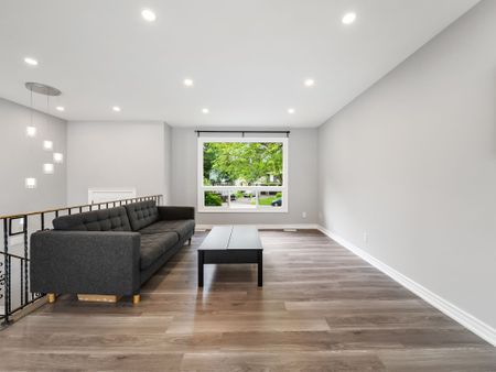 For Lease - 691 Glen Crescent, Orillia, Ontario - Photo 2