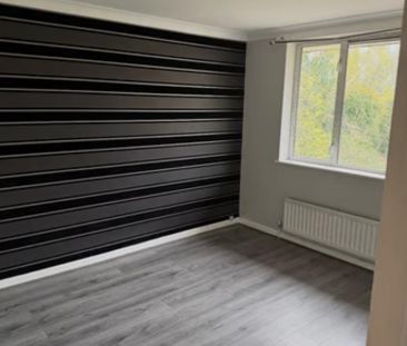 4 bedroom detached house to rent - Photo 2