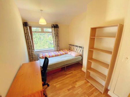 4 bedroom semi-detached house to rent - Photo 4