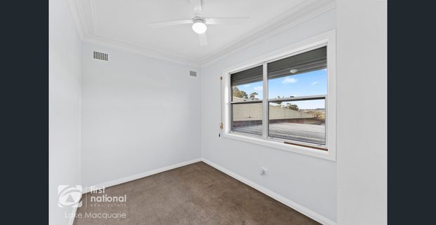 Spacious 4 Bedroom Home with Valley Views & Exceptional Garaging - Photo 1