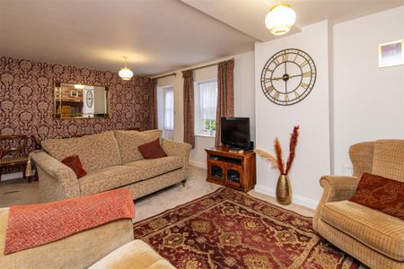 3 bed House To Let - Photo 3