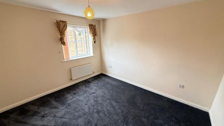 4 bedroom detached house to rent - Photo 2