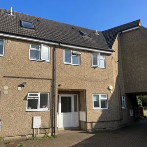 1 bedroom Flat - Manor Parade, Hatfield - Photo 2