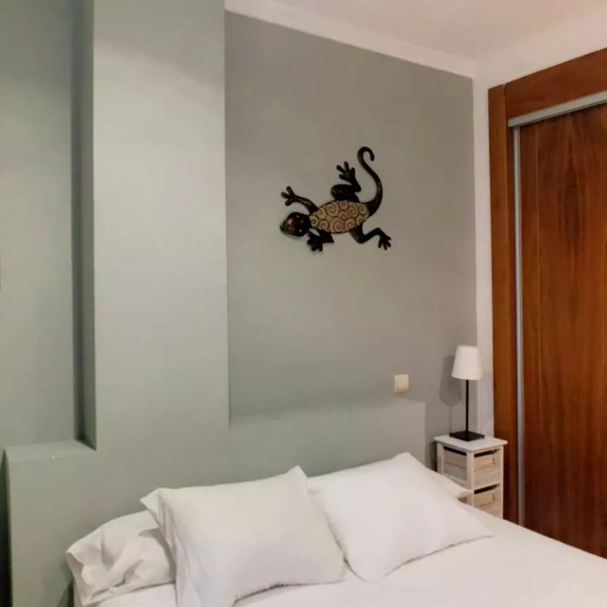 2-bedroom apartment for rent in Adelfas, bills included. - Photo 1