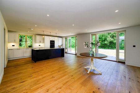 4 bedroom detached house to rent - Photo 3