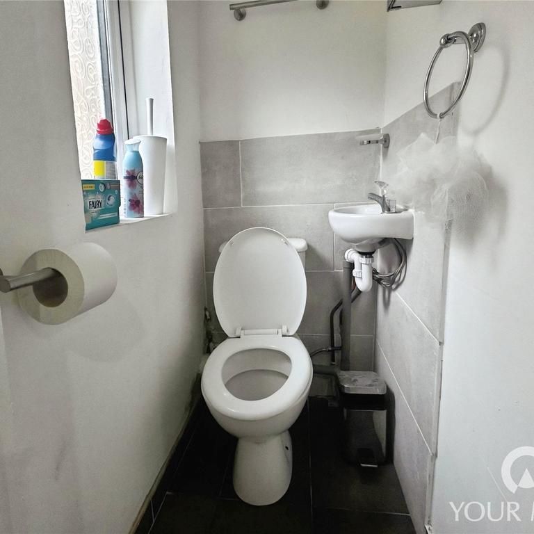 1 bedroom property to rent - Photo 1