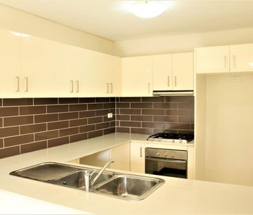 MODERN 2 BEDROOM TOWNHOUSE - Photo 4