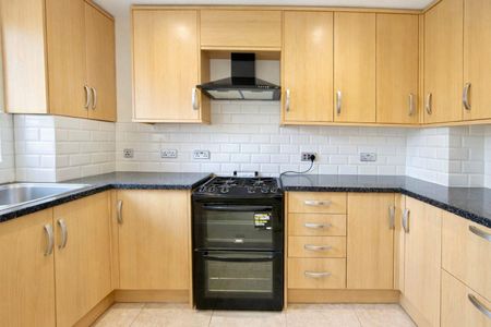 3 bedroom House To Let - Photo 3