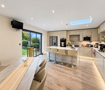 4 bedroom semi-detached house to rent - Photo 6