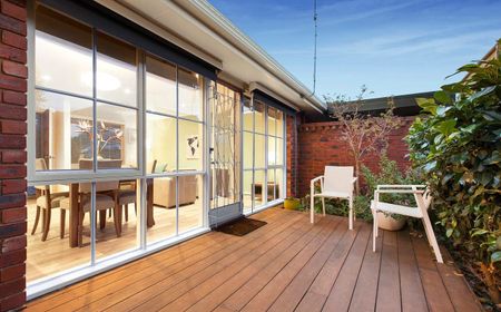 REAR UNIT WALKING DISTANCE TO HAMPTON STREET - Photo 5