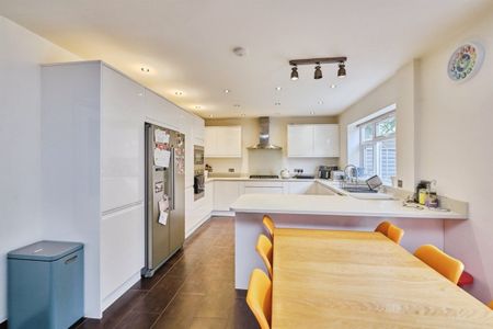 Goodwyn Avenue - Photo 3