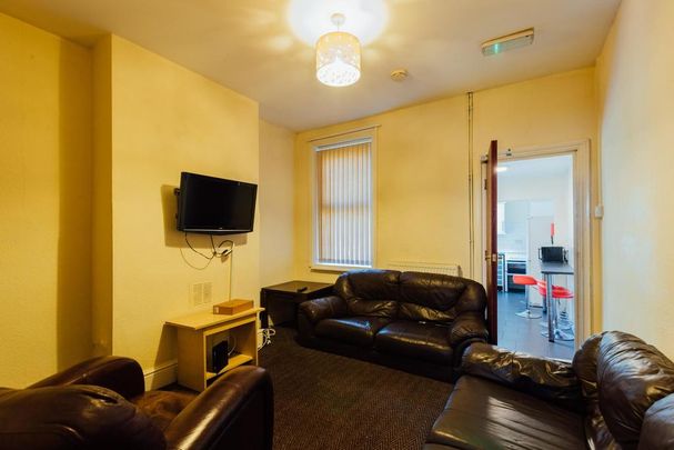 1 bedroom in a house share to rent - Photo 1