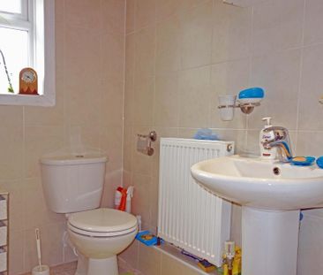 1 bedroom in a house share to rent - Photo 4