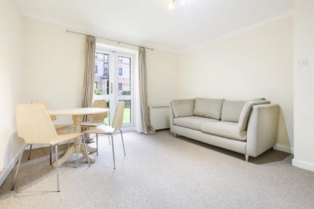 1 Bed Flat - Photo 2