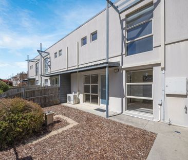 206 Anthony Rolfe Avenue, Gungahlin ACT 2912 - Townhouse For Rent |... - Photo 2