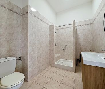 Location Appartement 3 pièces 70m² NICE 06000 - Photo 6