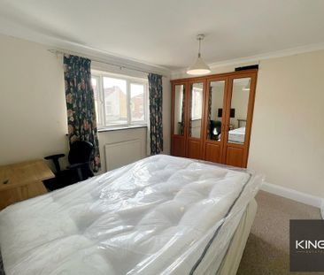 4 bedroom end of terrace house to rent - Photo 5