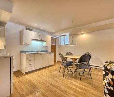 ROSEMONT 2 1/2 STUDIO TOUT MEUBLÉ LIBRE (PRÈS HÔPITAL MAISONNEUVE) - Photo 1