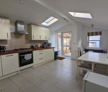 2 bedroom terraced house to rent - Photo 4