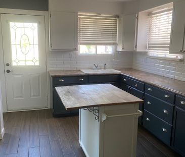 For Lease - 2972 Grandview Street Unit# Main Fl, Windsor, Ontario - Photo 6