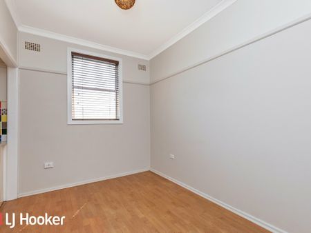 Charming & Comfortable 2-Bedroom Home! - Photo 2