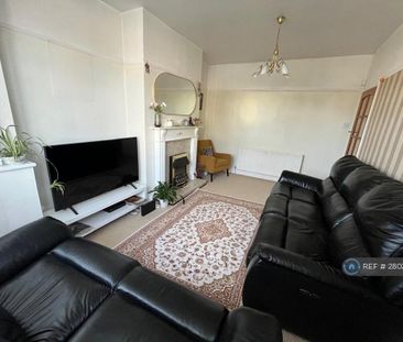3 bedroom semi-detached house to rent - Photo 2