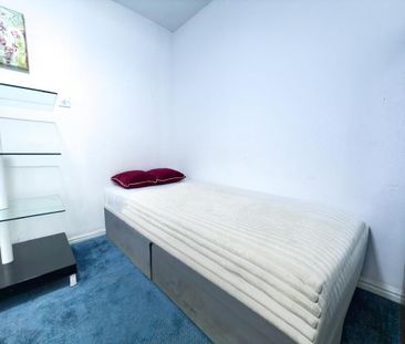 1 bedroom in a house share to rent - Photo 4