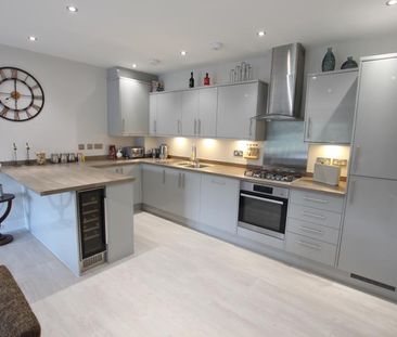 Connaught Road, Woking, Surrey, GU24 - Photo 6