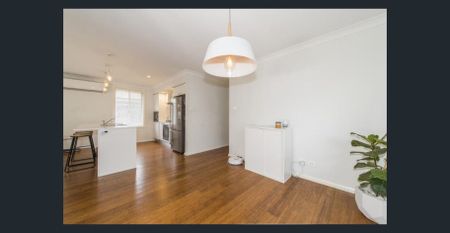 Modern family home, in ideal location. - Photo 2