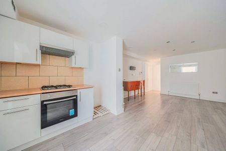 3 bedroom flat to rent - Photo 5