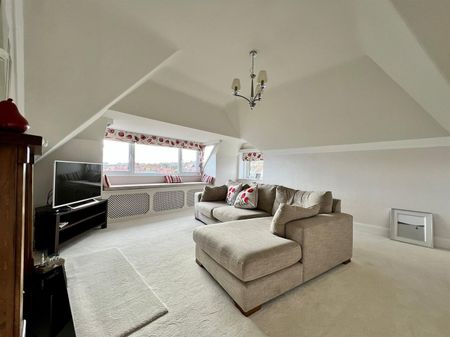 Esplanade, Scarborough, Scarborough - Photo 3